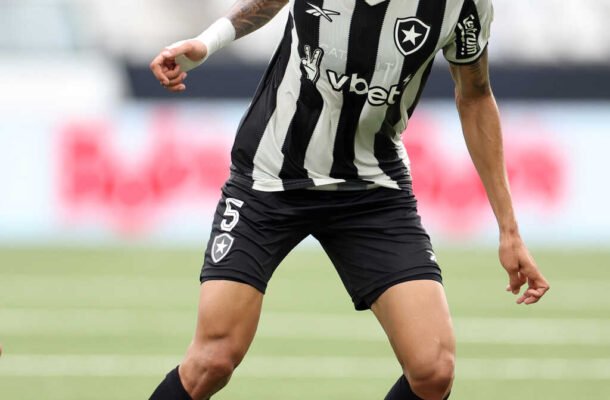 NEWTON - Voluntarioso na retaguarda, atuou mais no meio-campo. Lúcido, distribuiu bem as jogadas e ocupou bem os espaços. O melhor do time nesta vitória sobre o Bangu. NOTA 7,5 - Foto: Vitor Silva/ Botafogo