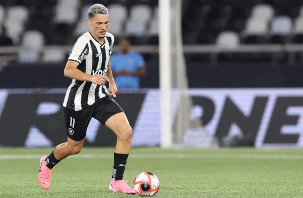 KAUAN LINDES - Tentou de tudo um pouco. Apareceu às vezes de volante, em outras de meia e até caiu pelos flancos. Sem função definida no esquema do técnico Carlos Leiria, não esteve bem. NOTA 5,0 - Foto: Vitor Silva/ Botafogo