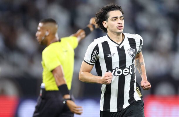 MATHEUS NASCIMENTO -  Após desencantar na rodada passada, voltou a mostrar uma baixíssima ambição em campo. Entrou no segundo tempo, foi pego em um lance de impedimento e nada mais. NOTA 4,0 - Foto: Vitor Silva/ Botafogo