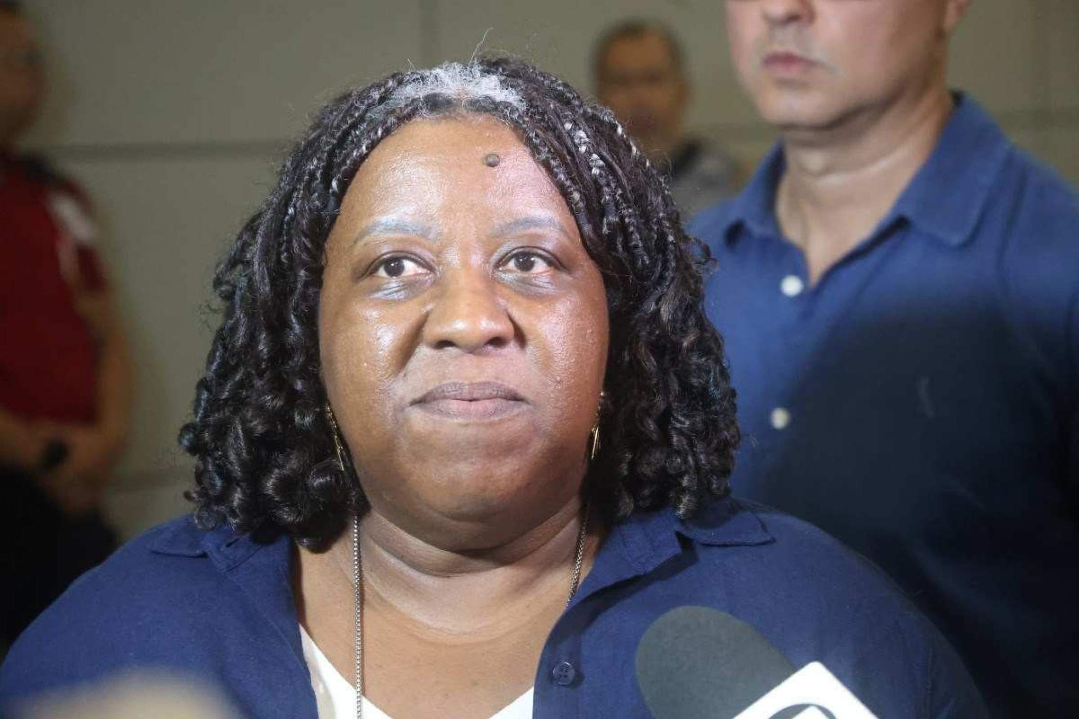 Macaé Evaristo demonstra preocupação com relato dos brasileiros deportados