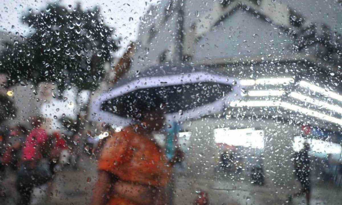Alerta do Instituto Nacional de Meteorologia prevê fortes chuvas ao longo desta segunda; confira a lista de municípios e as recomendações do órgão.

Publicidade -  (crédito: Alexandre Guzanshe/EM/D.A Press)