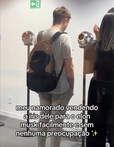 A recompensa pelo registro de íris estava sendo paga em duas etapas: metade era entregue imediatamente, e o restante era liberado gradualmente ao longo de 12 meses, com saques possíveis pelo aplicativo do projeto.