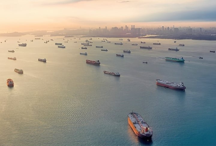  A Frota Fantasma fica em Singapura e Ã© um ponto de abandono de embarcaÃ§Ãµes, sem qualquer motivo aparente. Desde 1930, com o perÃ­odo de recessÃ£o, os barcos ficaram ali esquecidos e o nÃºmero continuou aumentando ao longo dos anos.