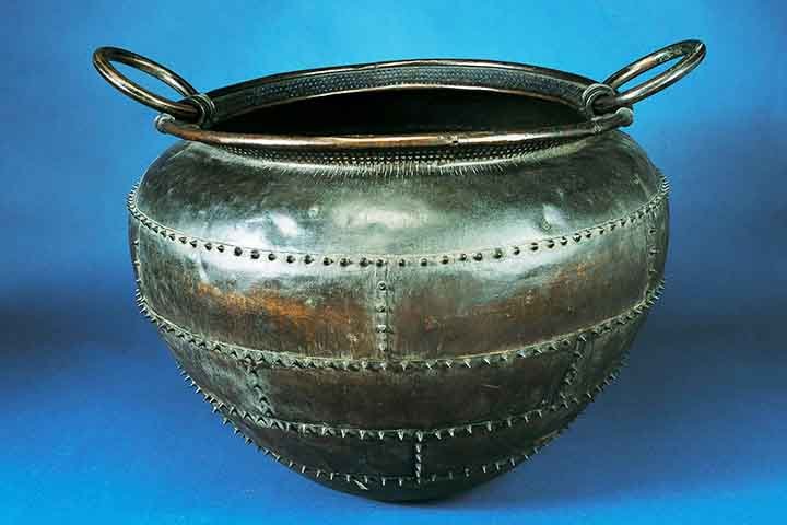 Os cientistas também rastrearam proteínas secundárias no caldeirão, como o leite de iaque. Não se sabe exatamente como eles foram explorados, porém respondem sobre o modo como o povo mongol da Idade do Bronze viveu.