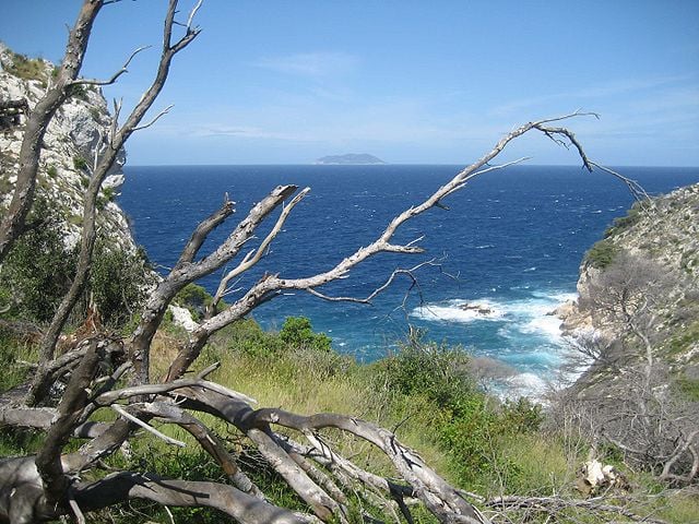 Bisevo - Ã? um arquipÃ©lago que encanta pelo forte tom azul no Mar AdriÃ¡tico.  