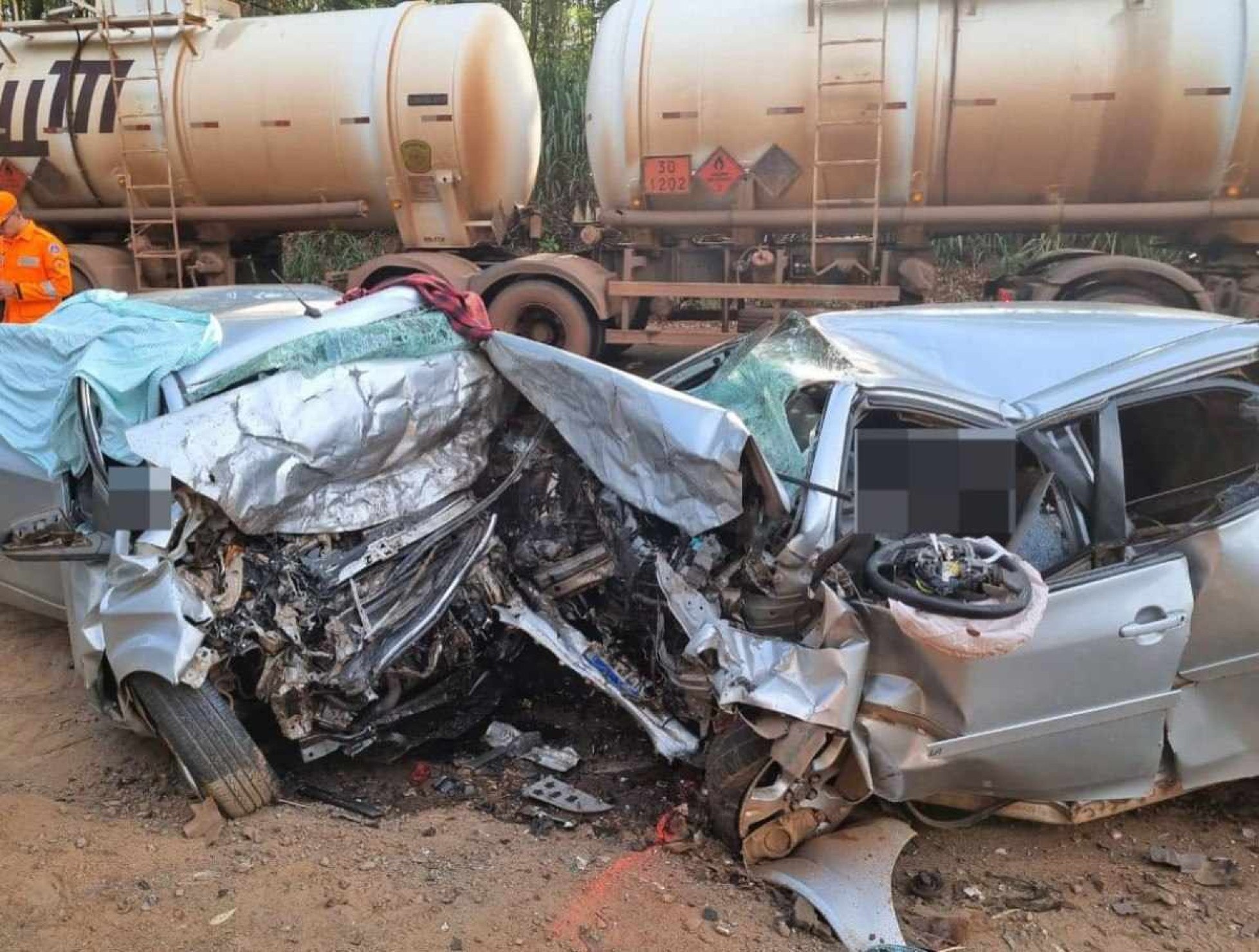 Colisão frontal entre carros mata cinco em Minas Gerais; veja