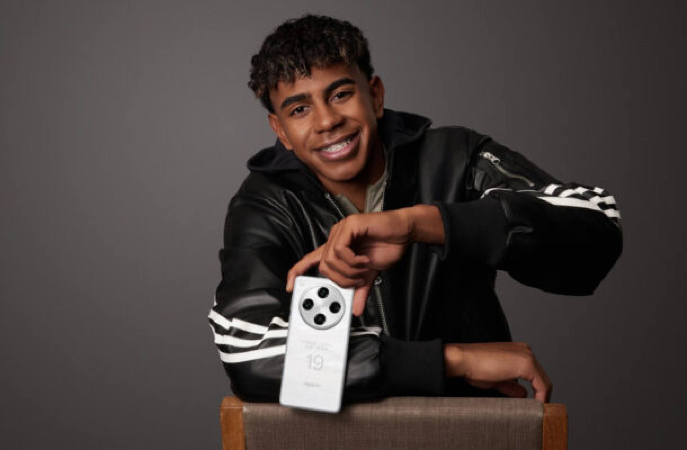 Lamine Yamal se torna embaixador de fabricante de smartphones