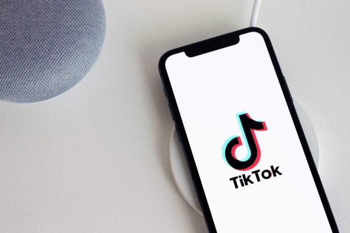 “Bem-vindo de volta! Obrigada por sua paciência e apoio. Como resultado dos esforços do presidente Donald Trump, o TikTok está de volta aos Estados Unidos