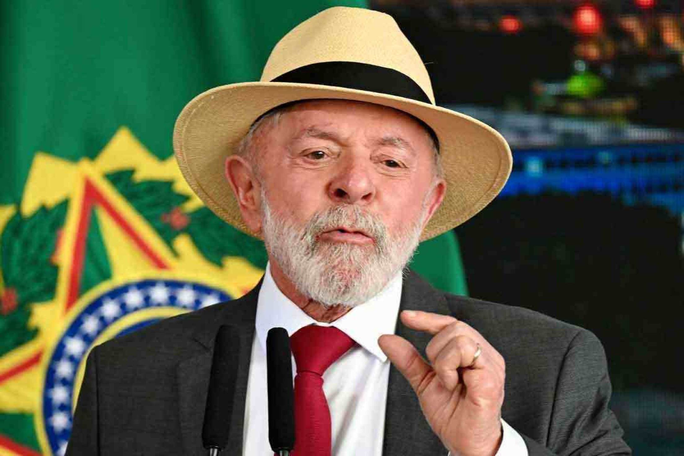 Lula sobre alta da gasolina : 'Quem autoriza é a Petrobras'