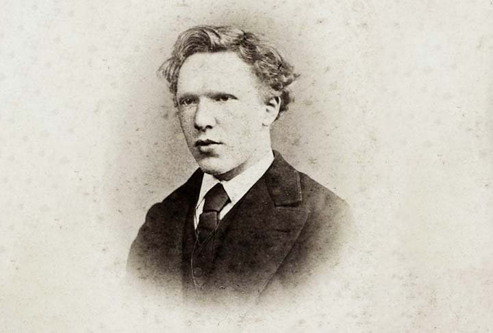 Van Gogh começou a pintar apenas aos 27 anos. Antes, trabalhou em empregos diversos, desde balconista de livraria até professor. E ainda tentou, sem êxito, tornar-se pastor calvinista, como o pai Theodorus. 