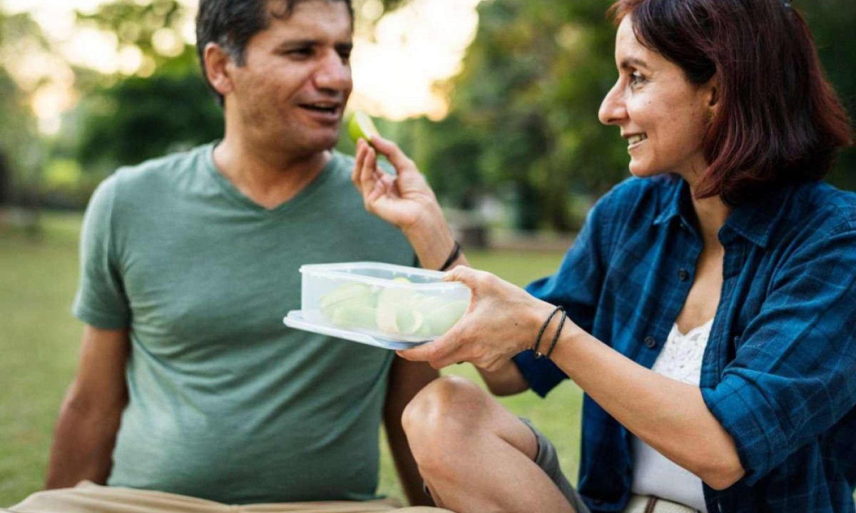 Ao cuidar da sua alimentaÃ§Ã£o, vocÃª tambÃ©m estÃ¡ escolhendo dedicar mais tempo de qualidade Ã queles que ama -  (crédito: rawpixel.com/Freepik)