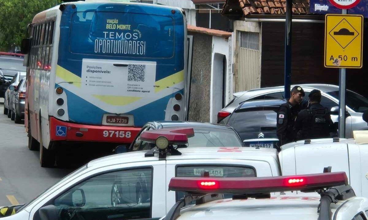 Homem sequestrou &ocirc;nibus em Contagem, na Grande BH, nessa ter&ccedil;a-feira (28/1) -  (crédito: Jair Amaral/Em/D.A Press)
