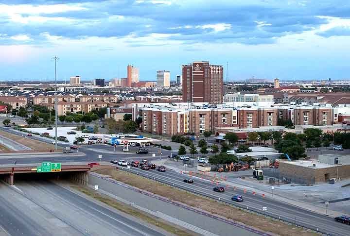 LUBBOCK (Texas) - População: 260 mil - Famosa pelo country-western, foi berço de Buddy Holly, um pioneiro do rock 'n' roll dos anos 1950, conhecido por sucessos como 