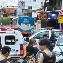 Homem que sequestrou ônibus metropolitano em Contagem é libertado - Jair Amaral/DA Press