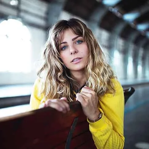 Espectadores notaram, inclusive, que em momentos famosos do namoro entre eles Galisteu deu lugar na trama a Xuxa. A Rainha dos Baixinhos é interpretada na série por Pâmela Tomé.
