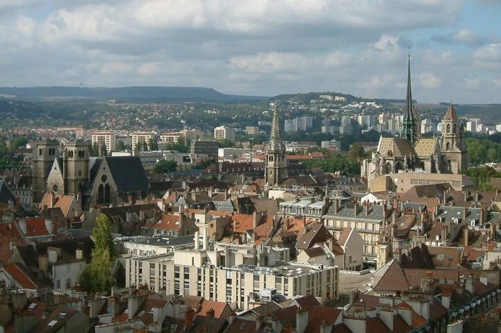 A igreja fica localizada em Dijon, capital da Borgonha, no leste da França. É uma cidade histórica, famosa por sua cultura e gastronomia.