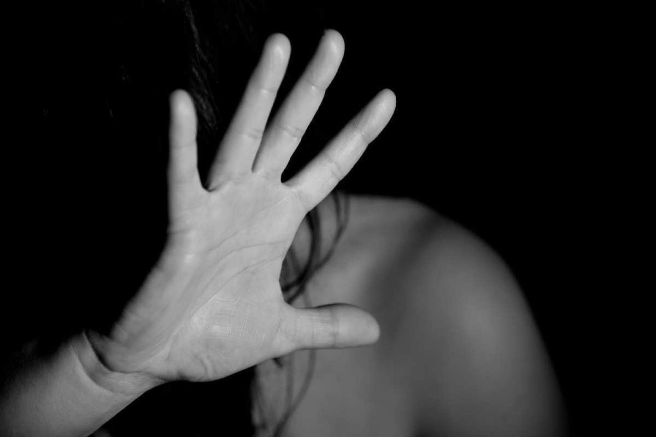 A sombra da violência que paira sobre as mulheres