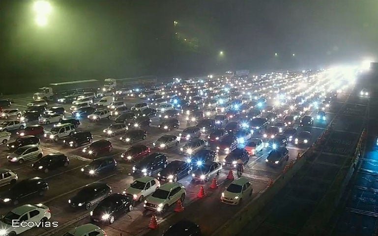 Mediante ao uso deste sistema, o motorista sequer precisa diminuir a velocidade para que a leitura dos dados do carro aconteça. 