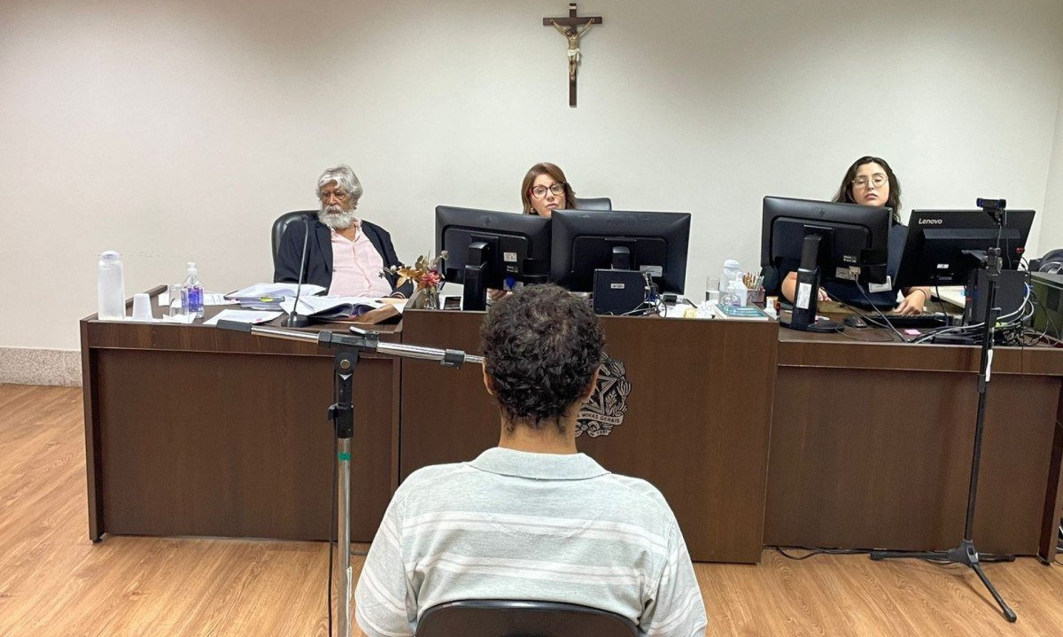 Réu foi condenado por homicídio qualificado depois de atrair uma pessoa em situação de rua para seu apartamento e matá-la, em BH -  (crédito: Fórum Lafayette / TJMG / Divulgação)