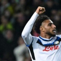 Cria do Cruzeiro faz golaço no Barcelona pela Champions League