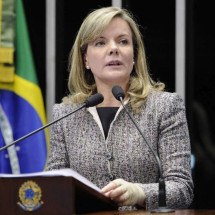 Lula chama Gleisi e sinaliza que ela assumirá ministério