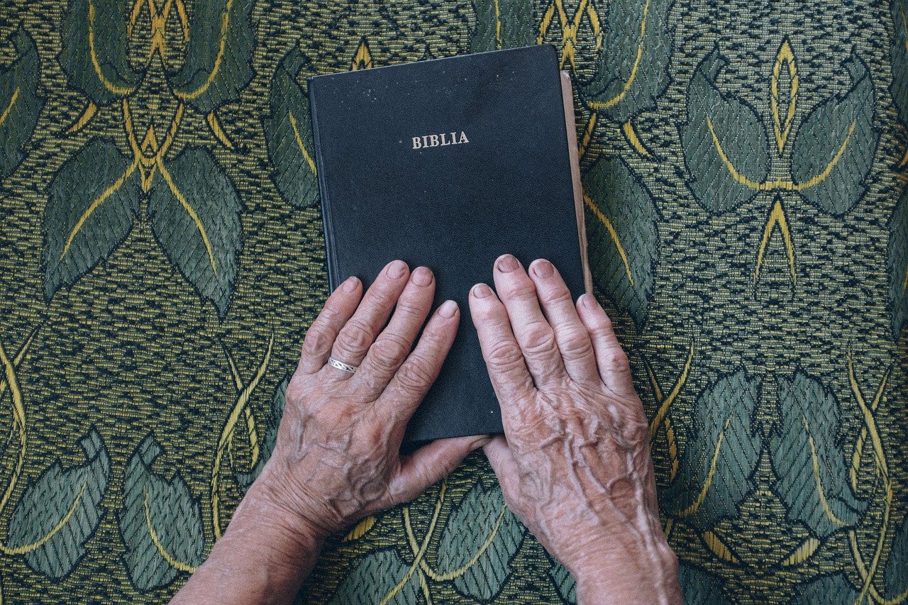 Mateus 22:37-39 â?? â??AmarÃ¡s o Senhor, teu Deus... e ao teu prÃ³ximo como a ti mesmo.â? (sobre o amor a Deus e ao prÃ³ximo).
