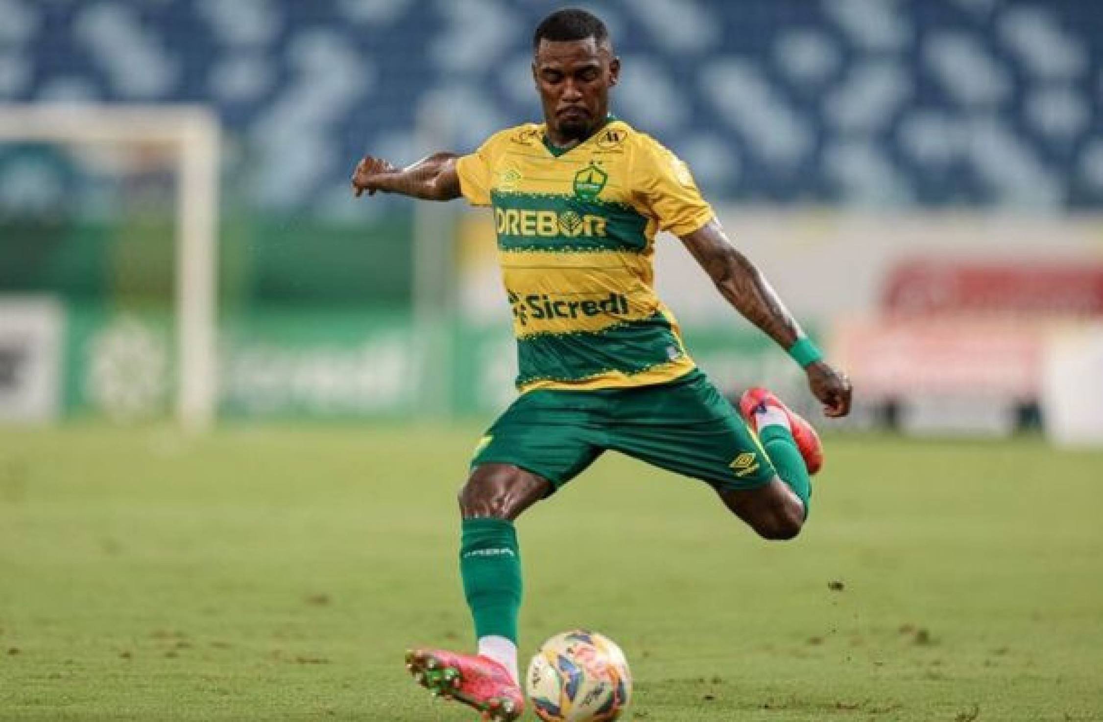 Internacional fecha acordo e encaminha contratação de Ramon