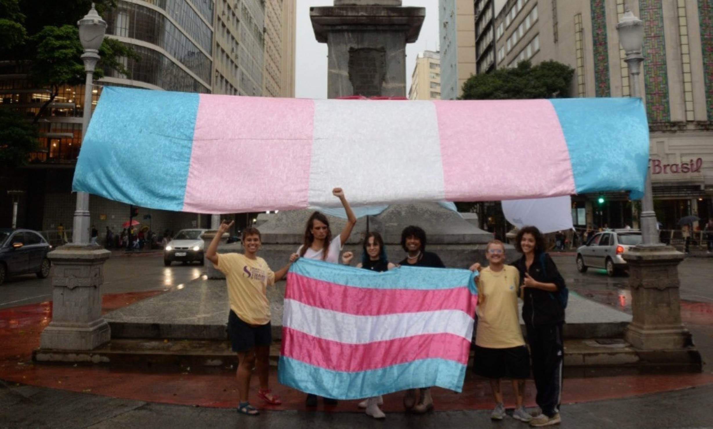 Celebração do orgulho e direito de envelhecer no Dia da Visibilidade Trans