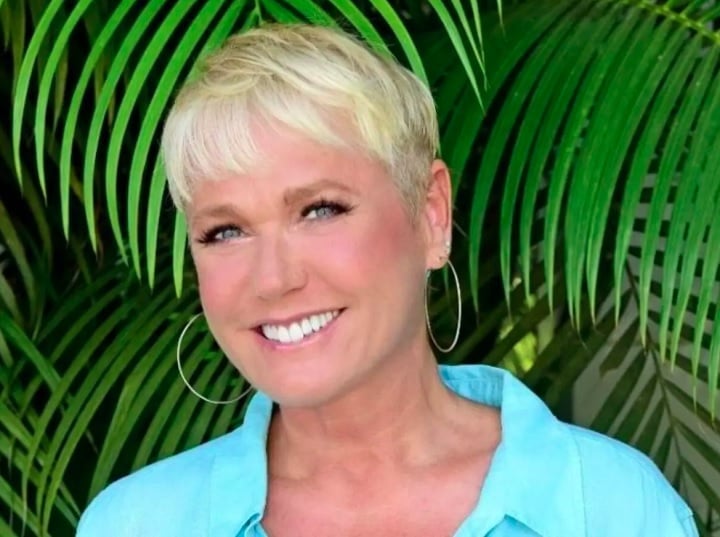 O nome artístico de Lexa é uma homenagem à apresentadora Xuxa, figura que sua mãe, Darlin Ferrattry, sempre irou. Seu nome completo é Léa Cristina Araújo da Fonseca.