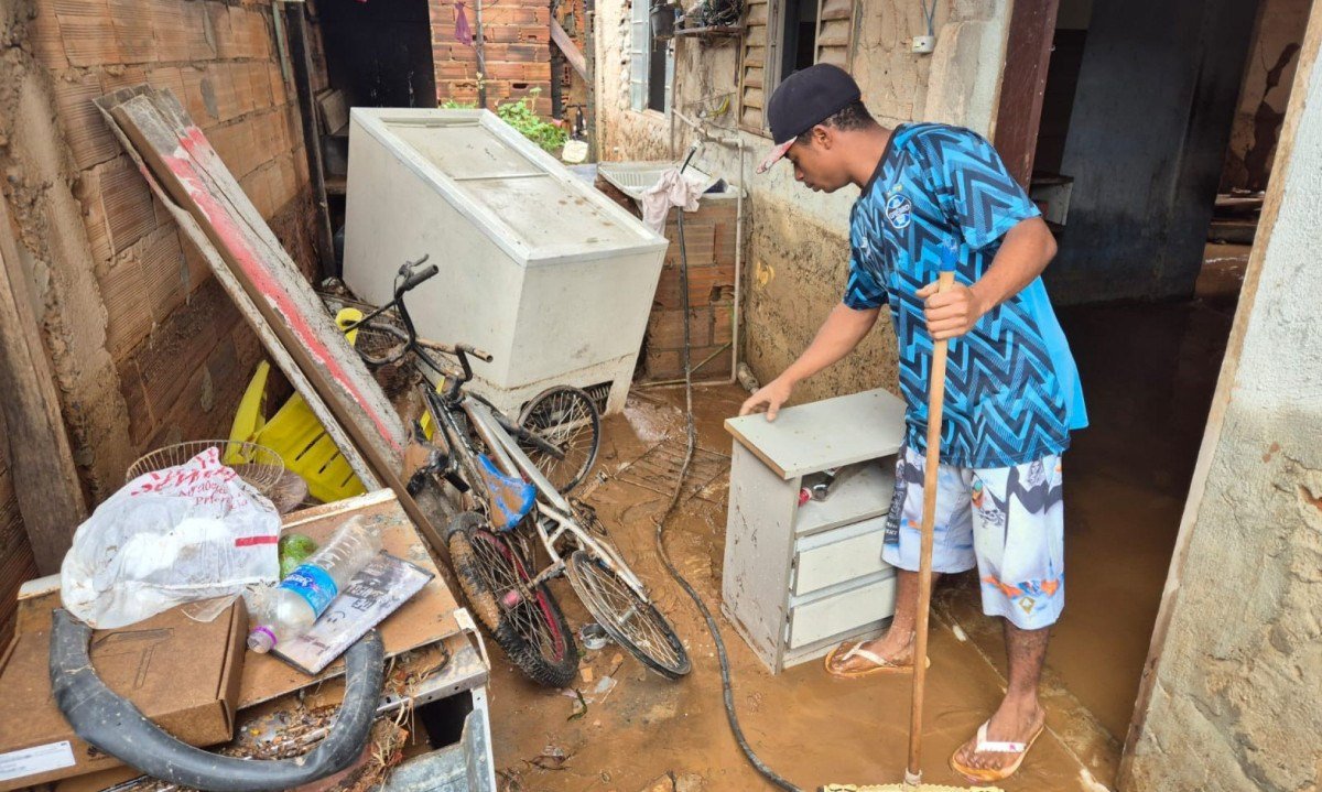 Chuva forte provocou alagamentos em Santa Luzia -  (crédito: Jair Amaral/EM/D.A Press)