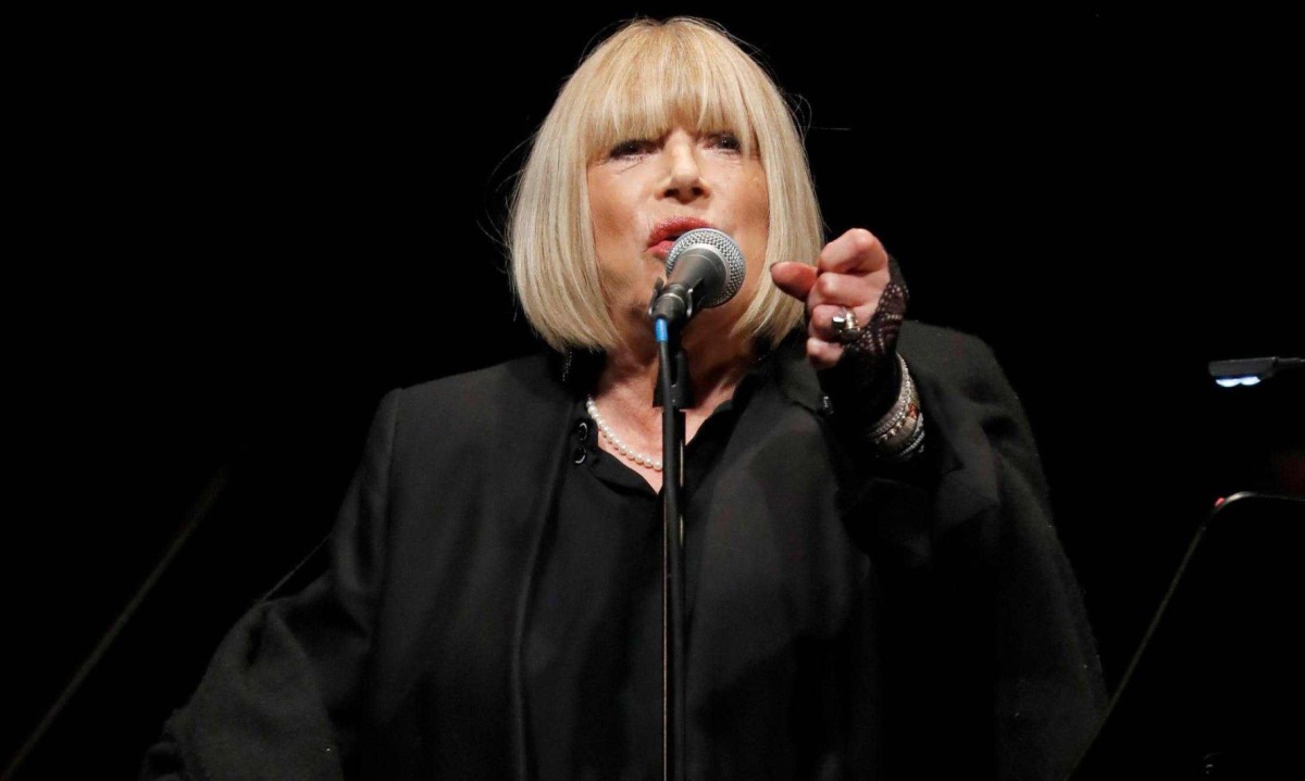 Marianne Faithfull, que morreu nesta quinta-feira (30/1), foi um dos s&iacute;mbolos da efervescente Swinging London nos anos 1960/1970 -  (crédito:  FRANCOIS GUILLOT / AFP)