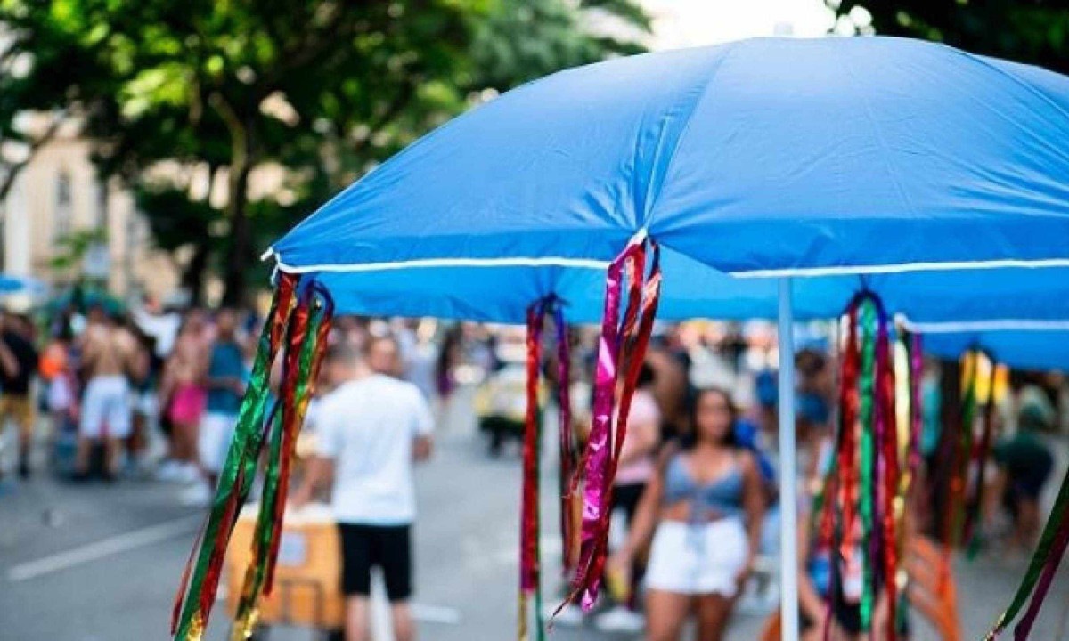 Ambulantes s&oacute; poder&atilde;o vender cervejas da Ambev durante a folia em BH, em dez vias -  (crédito: PBH)