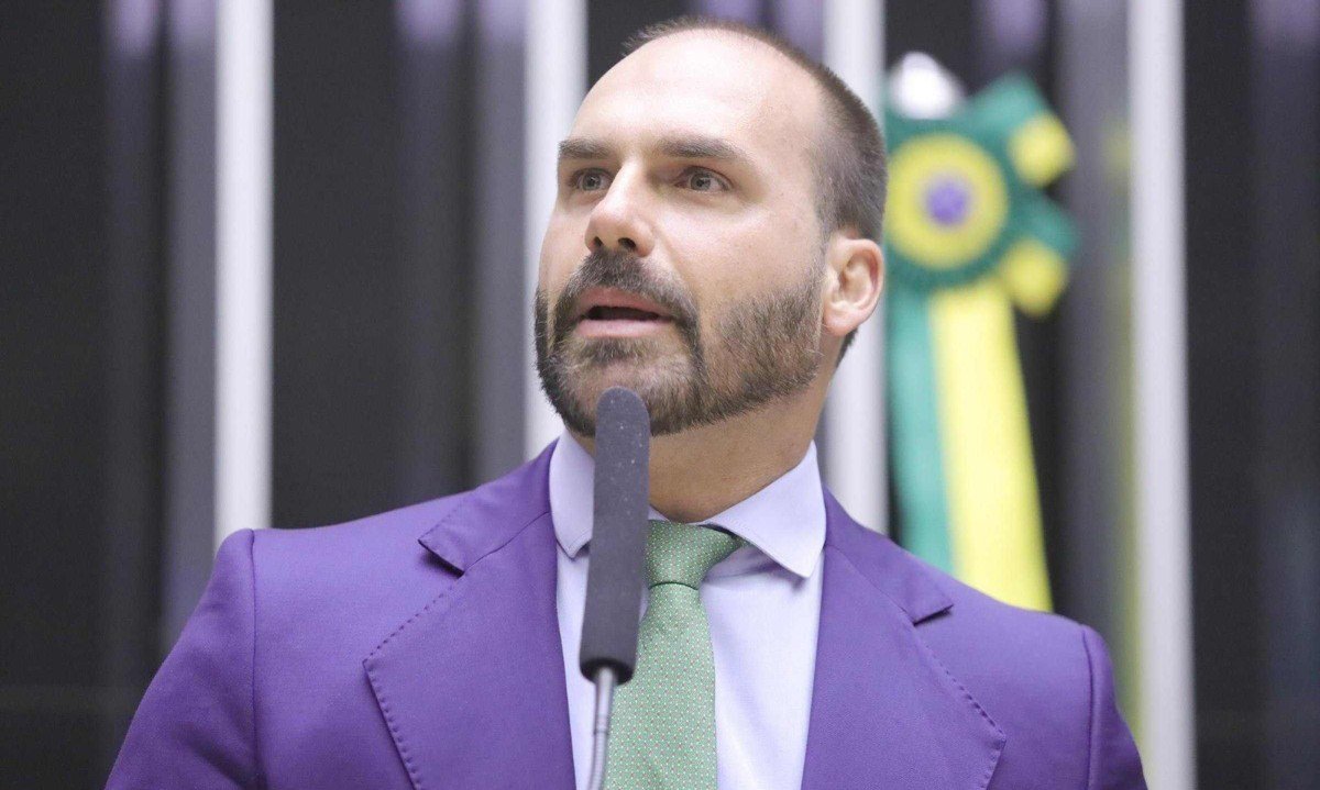 Segundo Bolsonaro, a companheira dele teria tentado fazer movimenta&ccedil;&otilde;es banc&aacute;rias e foi avisada de que havia uma ordem de bloqueio -  (crédito: Mario Agra / C&acirc;mara dos Deputados)