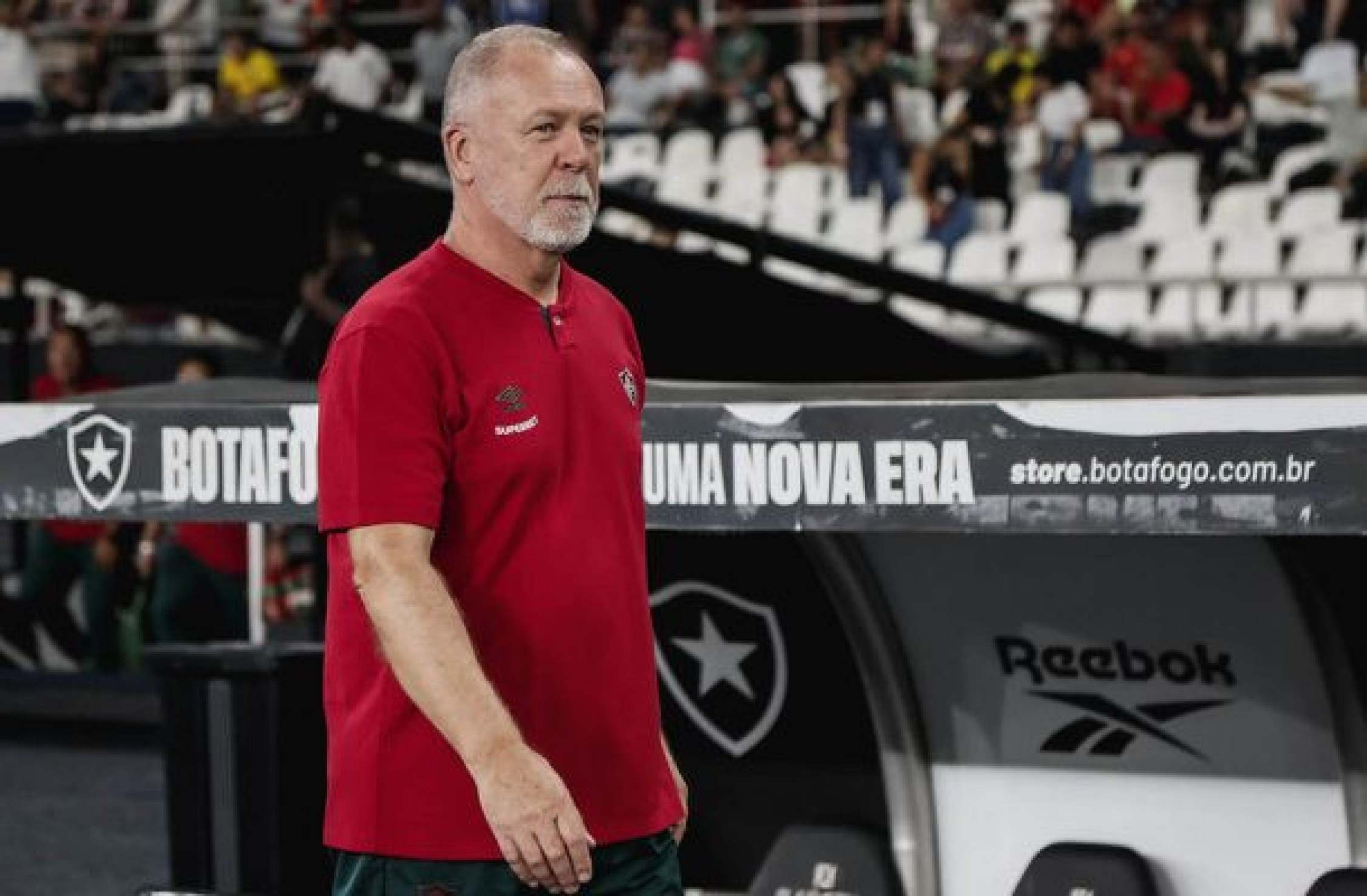 Mano reclama de pênalti não marcado para o Fluminense e elogia versatilidade de Arias