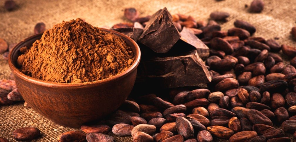 Amêndoas: Além de serem uma ótima fonte de magnésio, essencial para o relaxamento muscular, as amêndoas contêm proteínas que mantêm estáveis os níveis de açúcar no sangue durante a noite.

