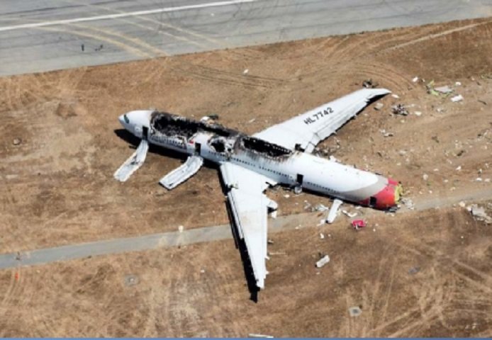 Voo da Asiana Airlines 214 (2013): Um Boeing 777, que vinha da Coreia do Sul, caiu ao tentar pousar no Aeroporto Internacional de San Francisco, Califórnia, resultando em 3 mortes e 187 feridos.