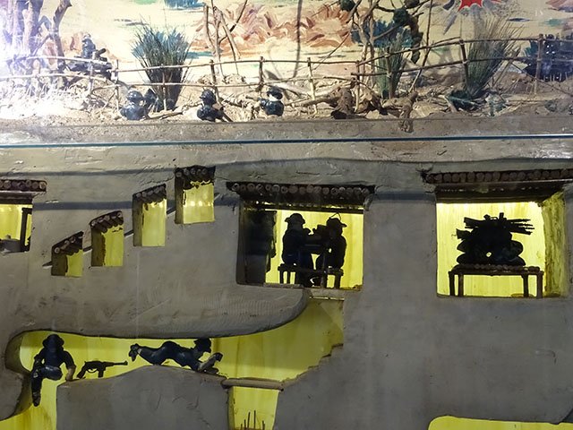 A construção se tornou tão complexa que comportava rotas de abastecimento, hospitais, comida e esconderijo de armas, além de alojamentos para os combatentes. Vale ressaltar que os túneis foram cavados apenas com enxadas