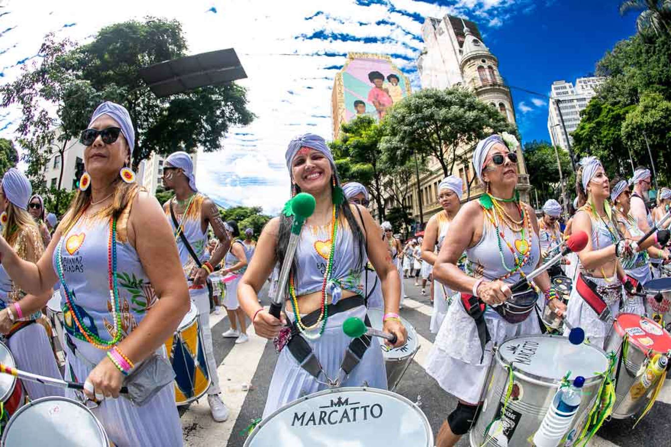 Carnaval 2025: Baianas Ozadas sai às ruas para defender o respeito à mulher