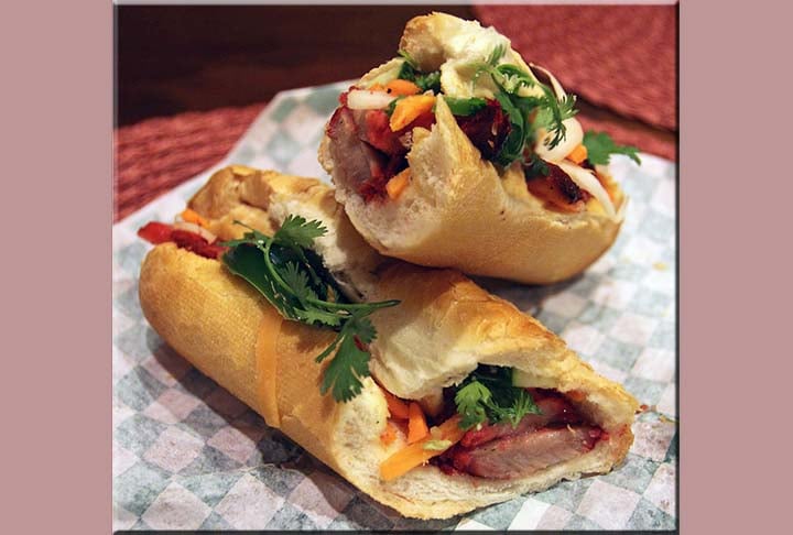 Banh Mi: uma espÃ©cie de sanduÃ­che feito com baguete do VietnÃ£ abarca diversos recheios, como salsicha de porco, coentro, pepino e cenouras e daikon. TambÃ©m Ã© possÃ­vel encontrar variaÃ§Ãµes doces desse sanduÃ­che, no qual o recheio salgado pode ser substituÃ­do por sorvete.
