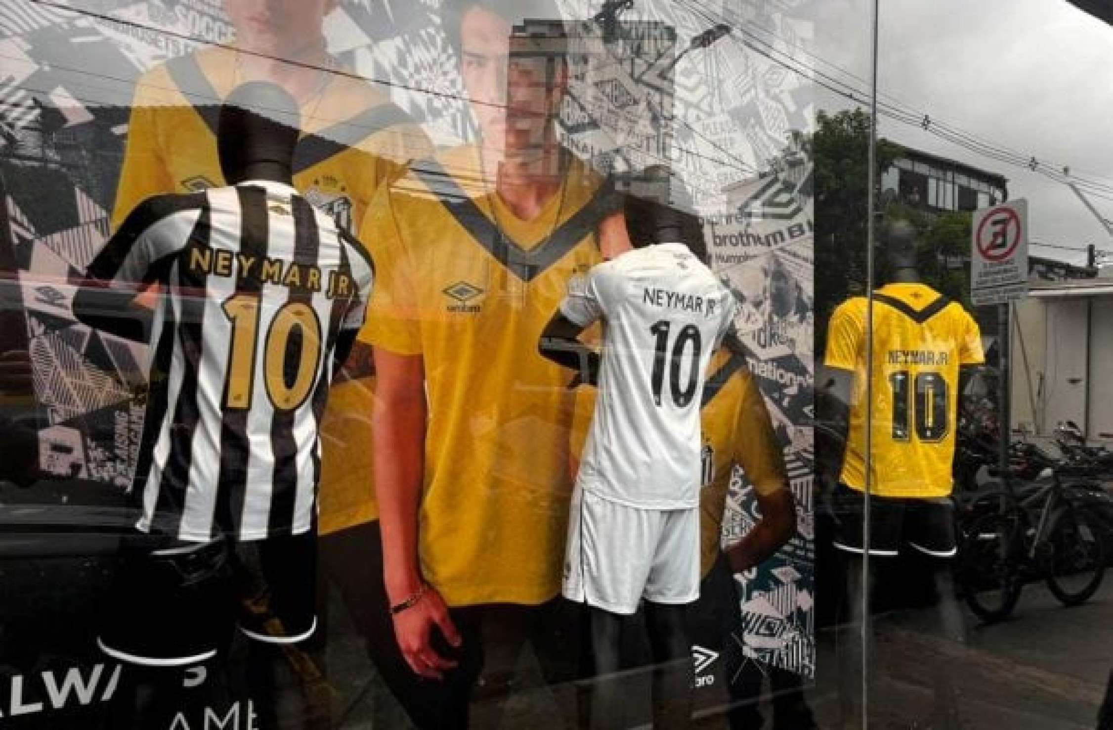 NeyDay! Saiba clima nos arredores da Vila Belmiro para apresentação de Neymar