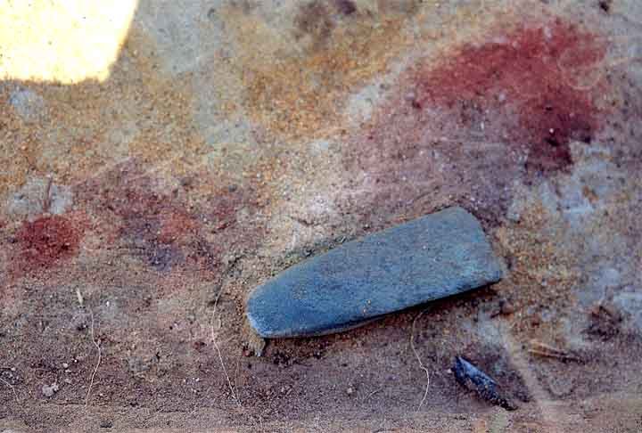 Dessa forma, a equipe irá utilizar  radares de penetração no solo para estudar o local sem perturbá-lo. A busca será por DNA humano, cabelos fossilizados ou peles de animais e penas de pássaros para entender mais sobre possíveis práticas funerárias.