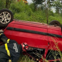 MG: motorista com CNH vencida desde 2017 capota carro e idoso morre - CBMMG