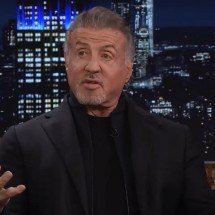 Em 2014, astros Stallone e Bruce Willis tiveram conflito; relembre rixas entre famosos - reprodução/youtube