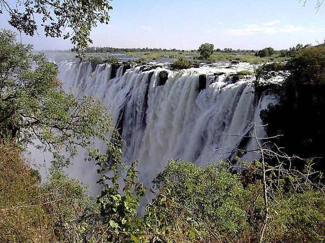 Cataratas Victoria - Ficam entre a Zâmbia e o Zimbábue, na África. 