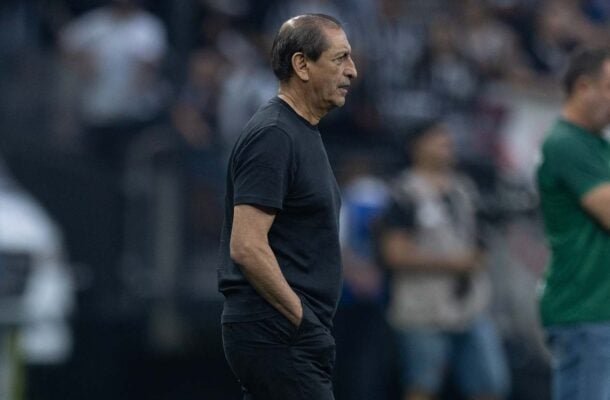 RAMÓN DIÁZ - Segue fazendo um bom revezamento de jogadores, pensando na temporada pesada que terá. Demorou um pouco para mexer, o que comprometeu um pouco na atuação do segundo tempo. Nota; 6,5 - Foto: Rodrigo Coca/Agência Corinthians