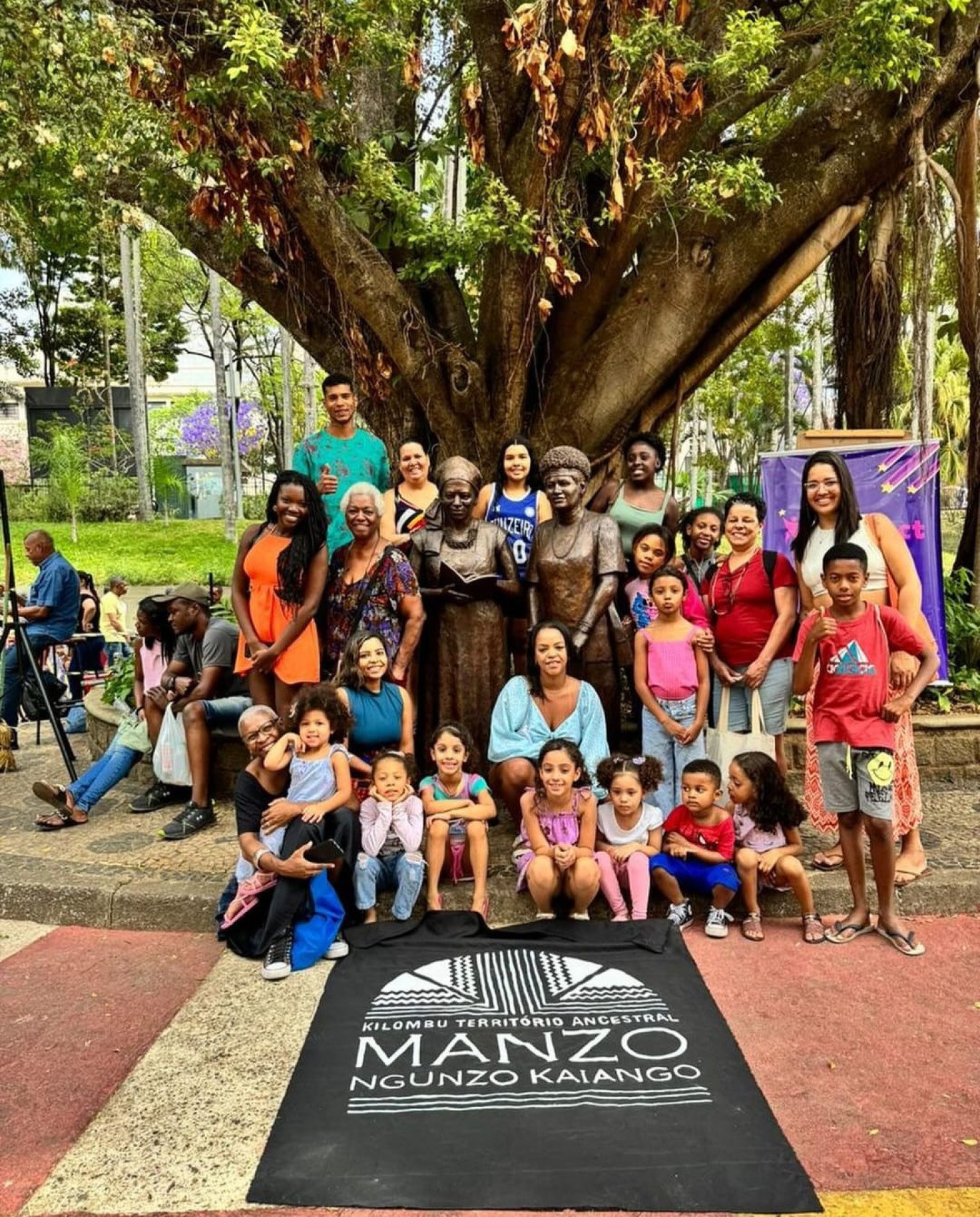 Atividades realizada pelo Kilombu Manzo para crianças nas estátuas