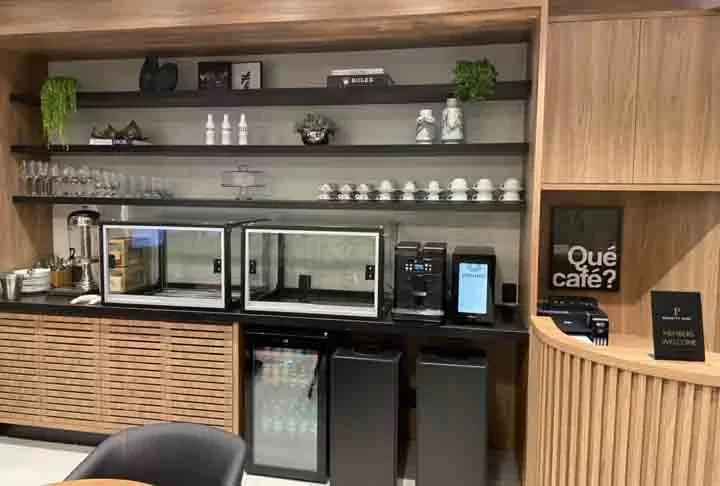 Uma sala vip que fez aniversário é a do aeroporto de Palmas, em Tocantins, que ganhou sua primeira sala VIP no dia 26 de janeiro de 2024, A estrutura foi instalada pela rede W Premium Group, umas da que atuam nesse segmento.