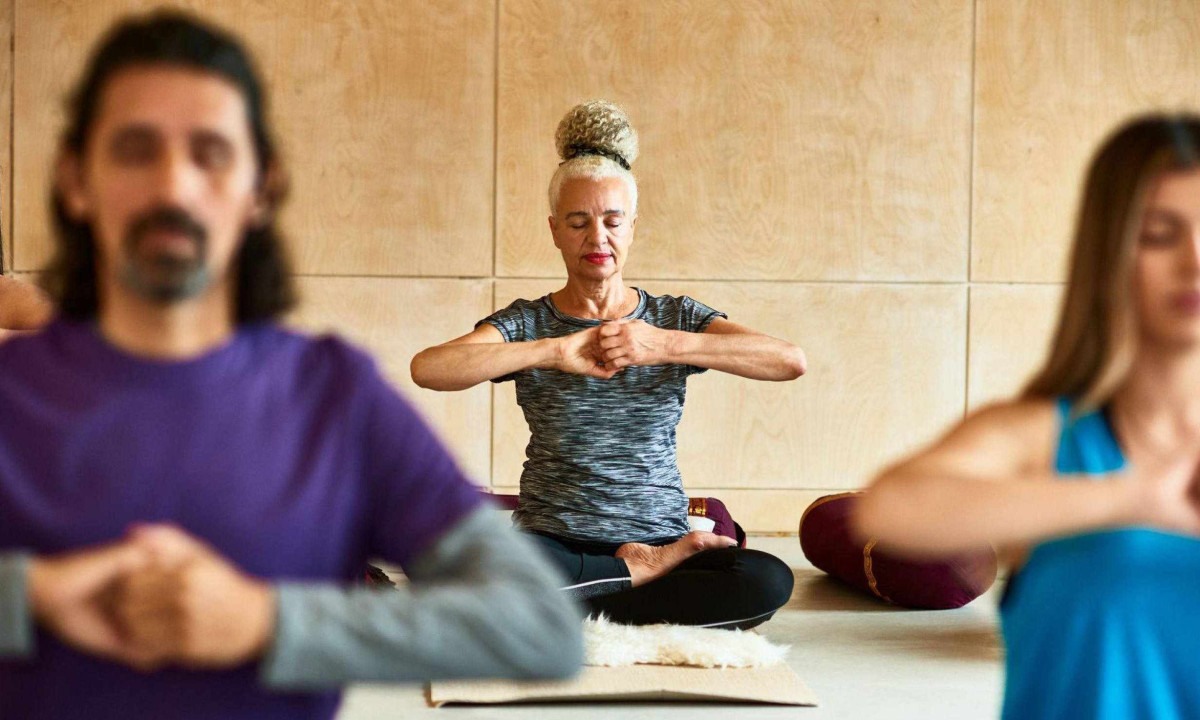 A ioga é uma prática física, mental e espiritual que se originou na Índia há milhares de anos — e é praticada hoje por milhões de pessoas ao redor do mundo -  (crédito: Getty Images)