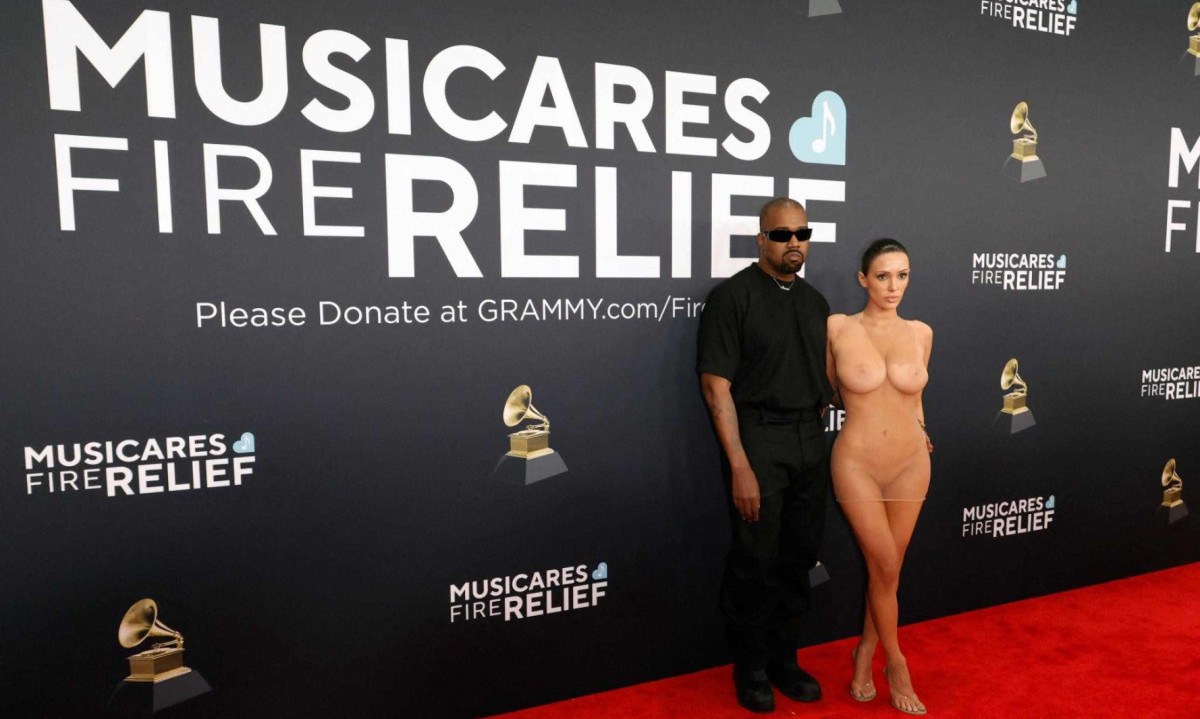 O rapper Kanye West e sua mulher Bianca Censori estiveram no tapete vermelho d0 67&ordm; Grammy -  (crédito: Frazer Harrison/Getty Images/AFP)
