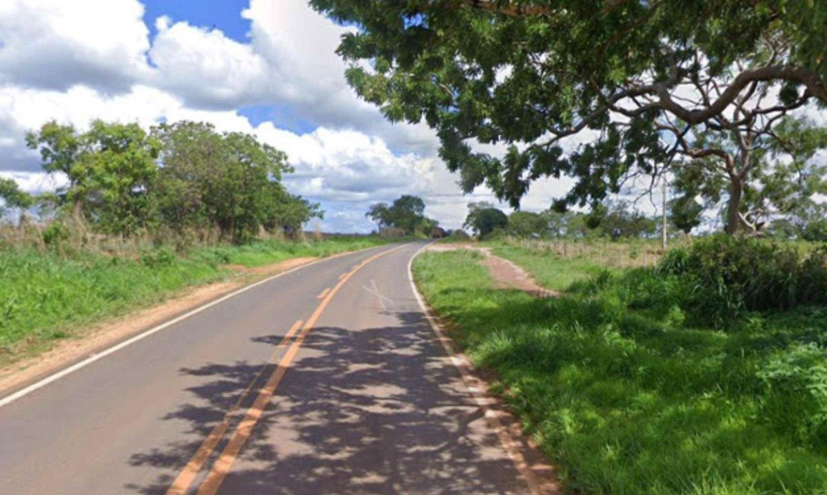 Equipe da Polícia Militar Rodoviária encontrou o homem na pista da rodovia LMG 740, sem sinais vitais -  (crédito: Reprodução/Google Maps)
